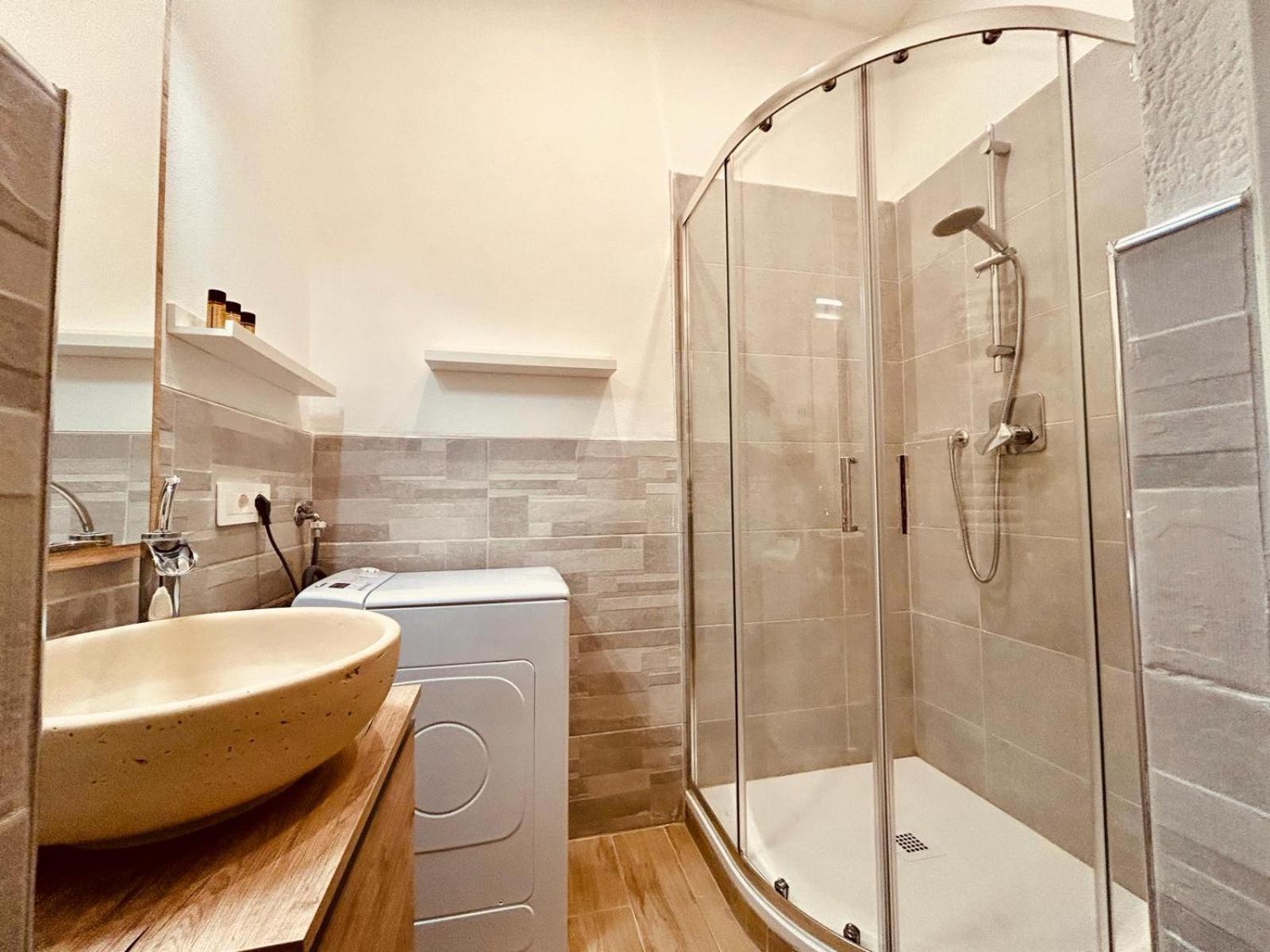 Apartamento Kibilu - Via Medaglie D'Oro Centro Citta Con Parcheggio Varese Exterior foto