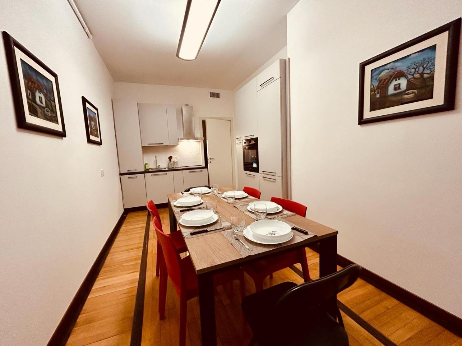 Apartamento Kibilu - Via Medaglie D'Oro Centro Citta Con Parcheggio Varese Exterior foto