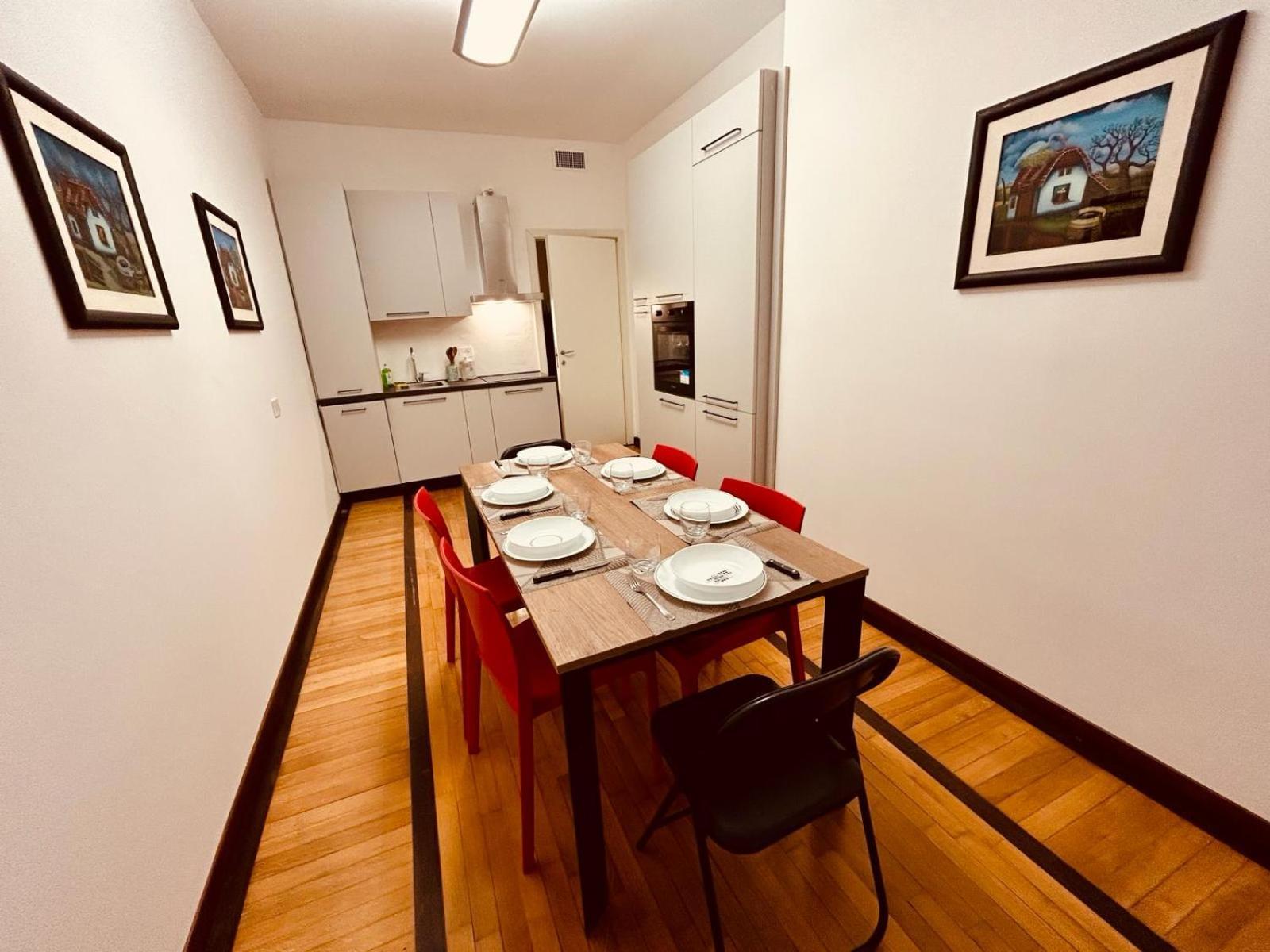 Apartamento Kibilu - Via Medaglie D'Oro Centro Citta Con Parcheggio Varese Exterior foto