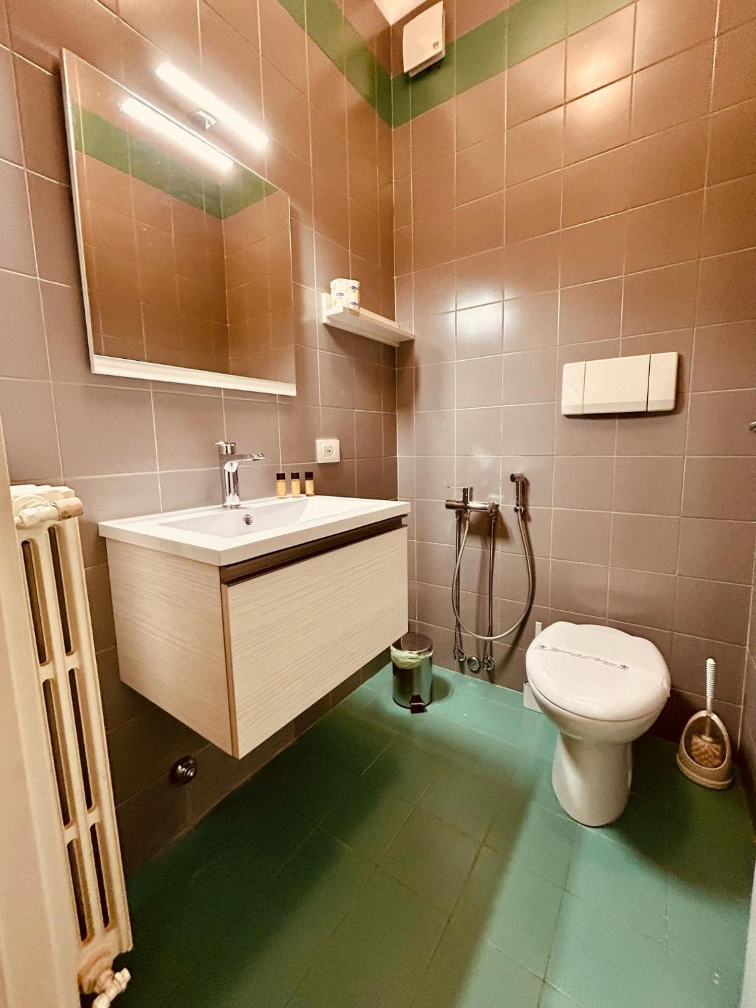 Apartamento Kibilu - Via Medaglie D'Oro Centro Citta Con Parcheggio Varese Exterior foto